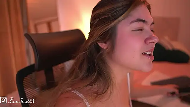 Lau_Bee Live XXX Chat