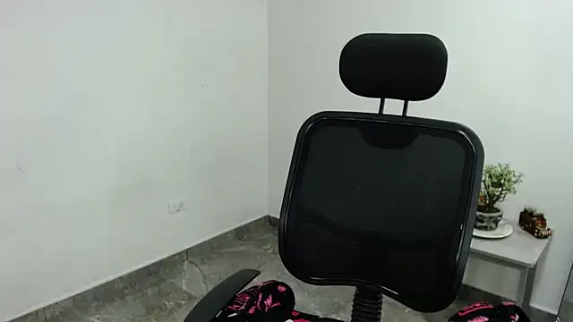 jjulietha95's Live XXX Chat