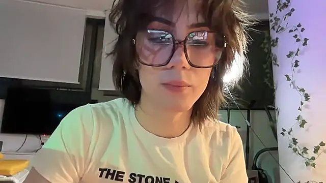 kira_yoshika9e webkamerás műsora