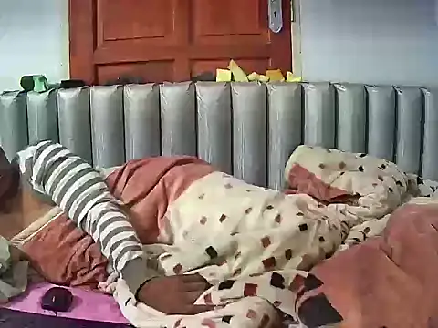 XXX chat uživo modela JoycyQueen