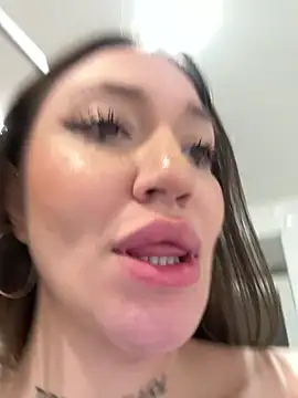 XXX chat uživo modela SaintSquirt