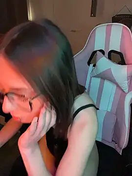 PrettyAmber élő XXX-chatje