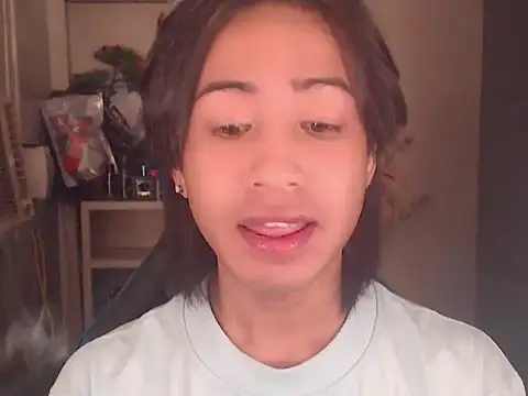 Erin_23 Show in webcam