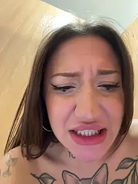 SaintSquirt's Live XXX Chat