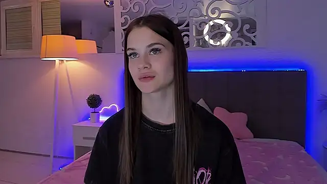 LuisaClover live XXX chat