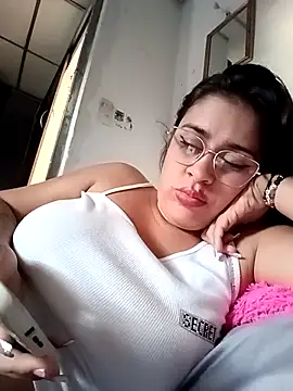 Pertunjukan Kamera Web MariBelle1