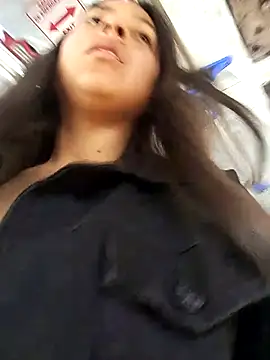 MaskedLatinaX Adlı Modelin Canlı XXX Sohbeti