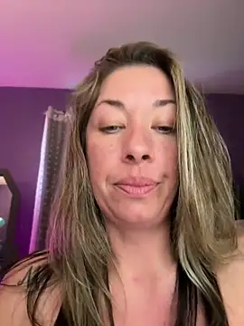 MiraKisss' Live XXX Chat