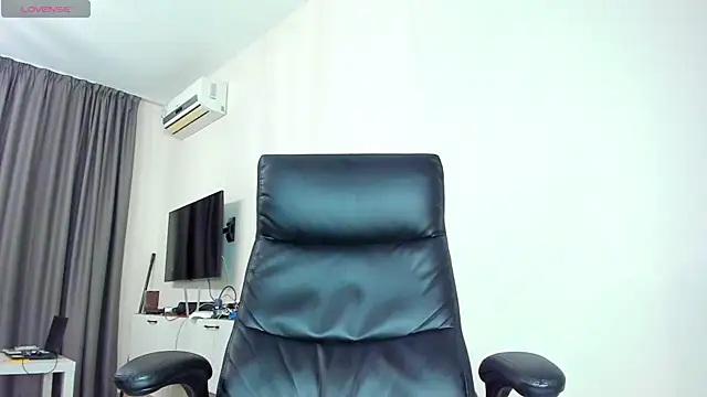 Findom_guy Adlı Modelin Canlı XXX Sohbeti