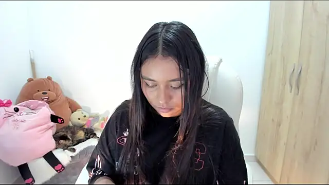 Chat XXX en directo de Ciara8