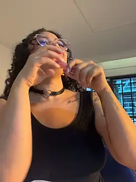 antonelllepiercee's Live XXX Chat