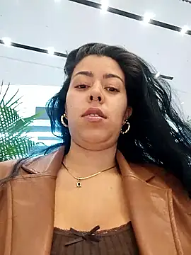 LuiannaのライブXXXチャット