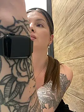 KrisMagnolyのライブXXXチャット