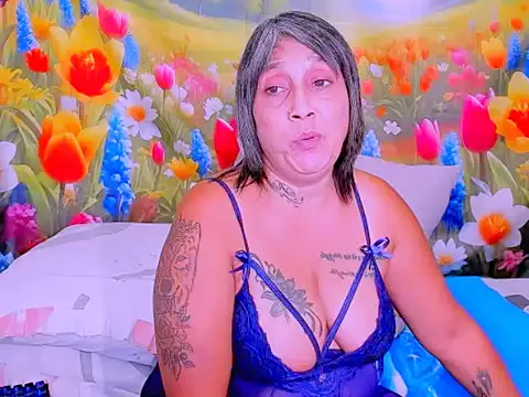 Chat +18 de indianroxy ao vivo