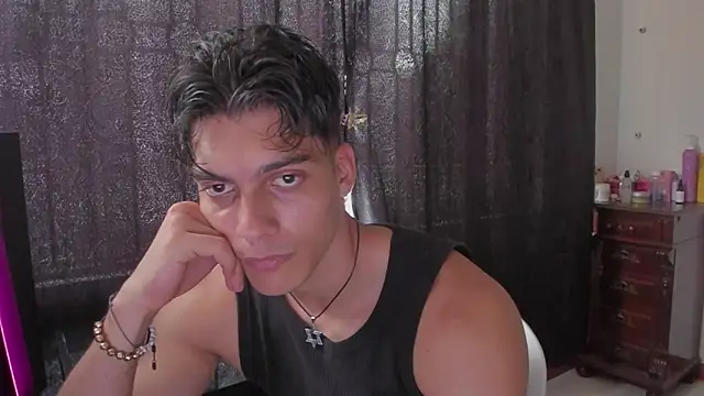 AlessioVitale Chat XXX in diretta