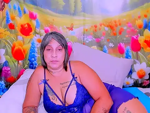 indianroxy's Live XXX Chat