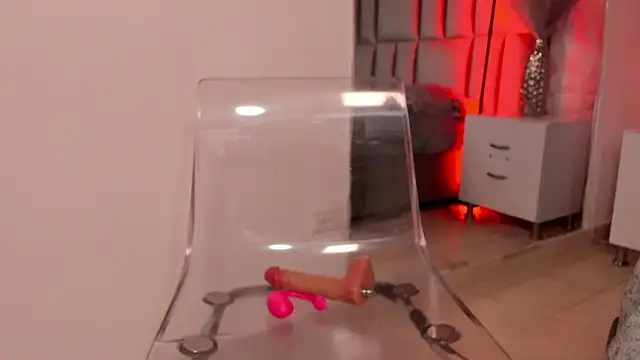 Chatroom XXX en direct de HollyPeach