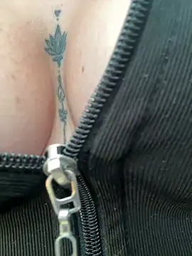 Chatroom XXX en direct de PamelaJonsom_