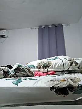 Webkamerová show cuckold123