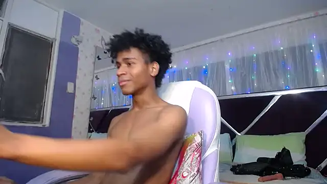 Santy_bigcock_01 – Naživo XXX chat