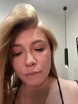 Chat +18 de _Leya_ ao vivo