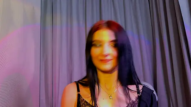 NicoleLuxe Adlı Modelin Canlı XXX Sohbeti