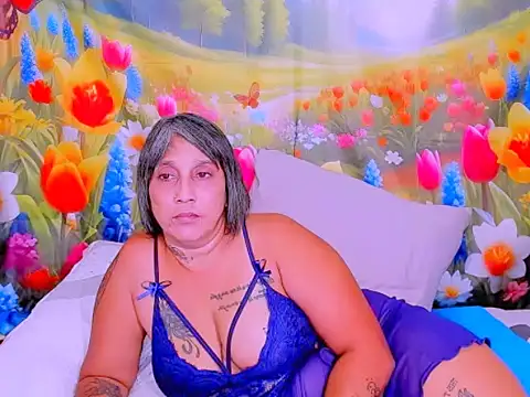 indianroxy's Live XXX Chat