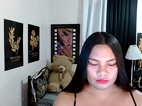 TSbrianaHugeCock: διαδικτυακό σόου στην κάμερα