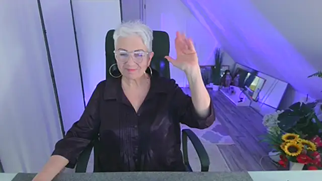 Онлайн чат XXX LovelyHelena