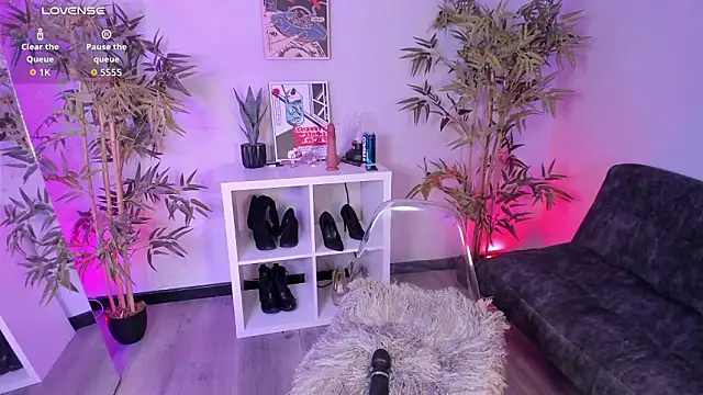 XXX chat uživo modela itsmroom_