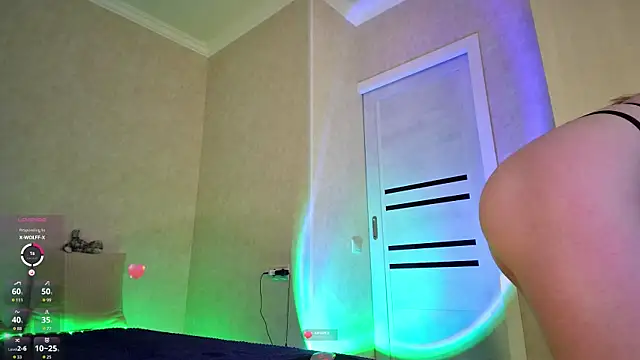 RoseaaのライブXXXチャット