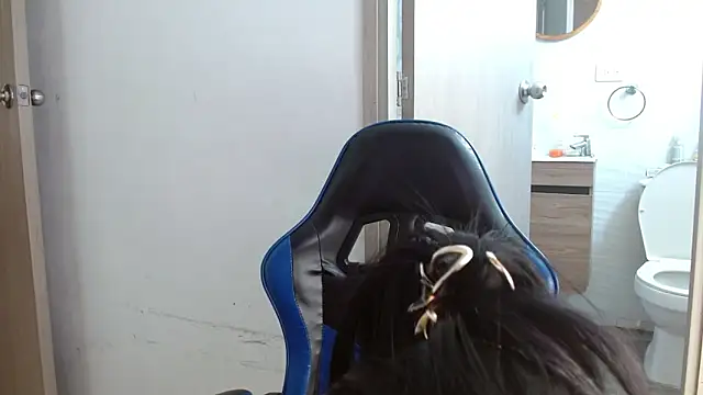 AliceSmity_ Adlı Modelin Canlı XXX Sohbeti