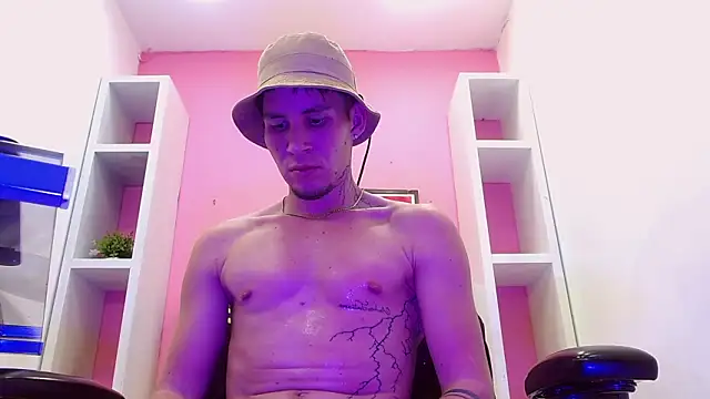 XXX chat uživo modela masterboyx