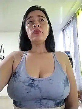 hailey85 Adlı Modelin Canlı XXX Sohbeti