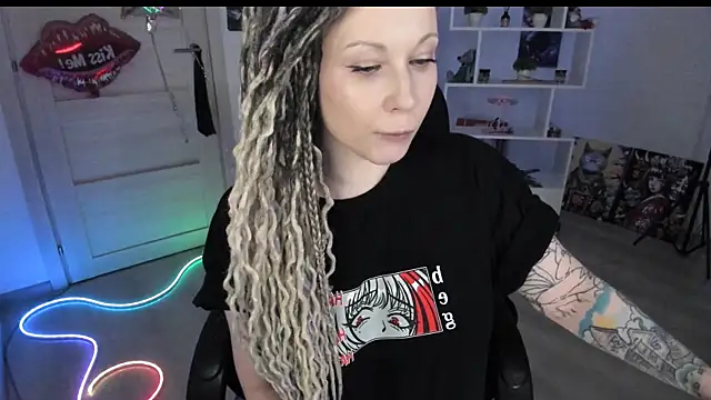 Chatroom XXX en direct de HoneySallyMoore