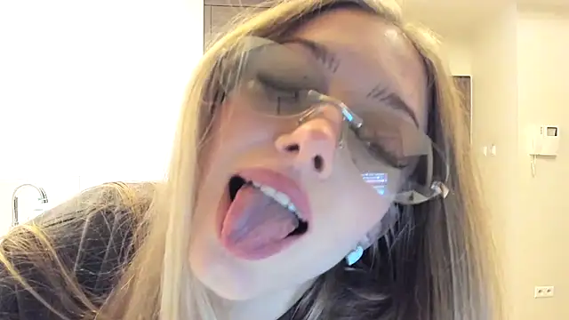 BARBIE_22888 Adlı Modelin Canlı XXX Sohbeti