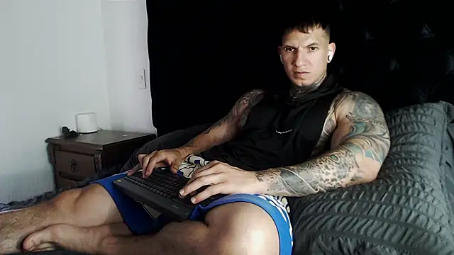 Chatroom XXX en direct de Shane_Clay