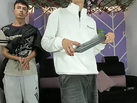 Онлайн чат XXX heyy_noah11