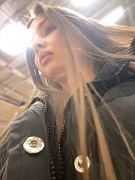 KrisMagnoly Adlı Modelin Canlı XXX Sohbeti