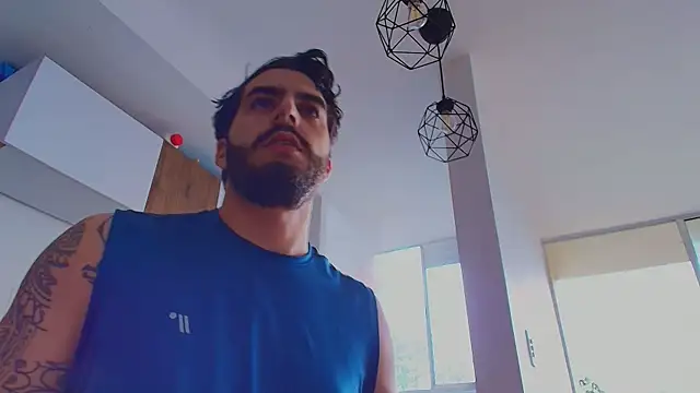 Chat XXX en directo de thomas_gun