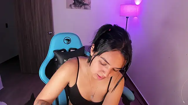 Nicole_Ss Adlı Modelin Canlı XXX Sohbeti