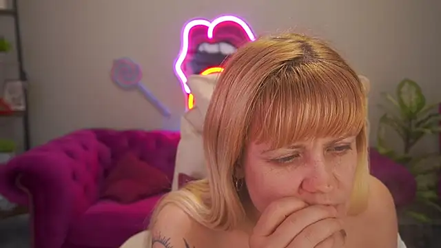 BellaLaPetit's Live XXX Chat