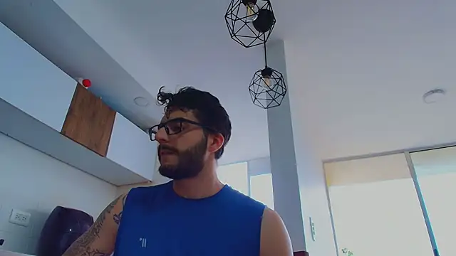 thomas_gun Live XXX-Chat