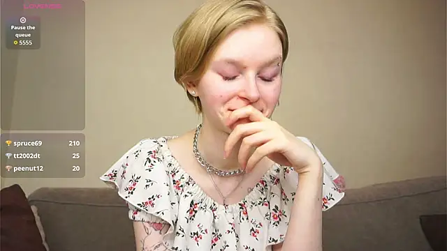 ToyaPletz's Live XXX Chat