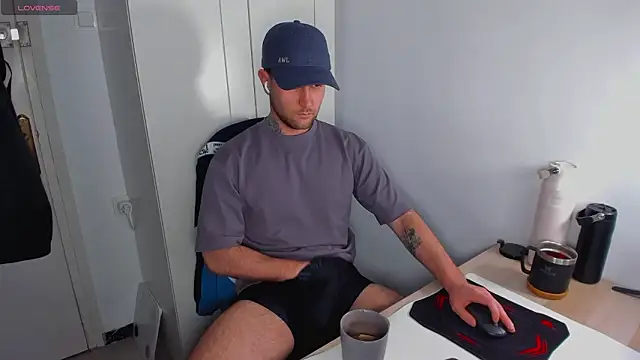 HonestAndrew Chat XXX in diretta