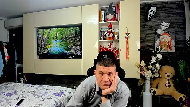 SpartacusDaddy48のライブXXXチャット