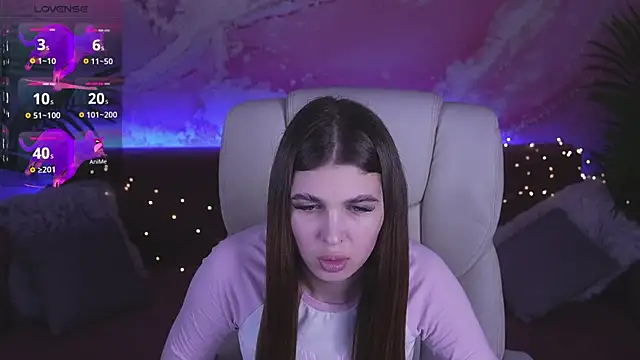 Вебкам-шоу EmberCutee