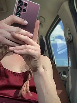 แชท XXX สดของ GoldenFlameGoddess