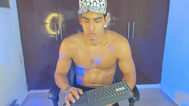 Milo_LatinBoy: вебкам-шоу