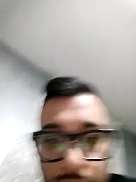 Francescodicristina44: διαδικτυακό σόου στην κάμερα